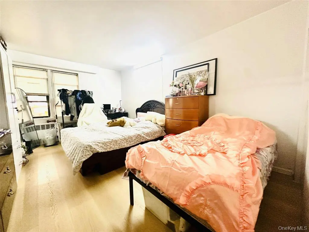 Flushing MLS#940648 property listing photo 4