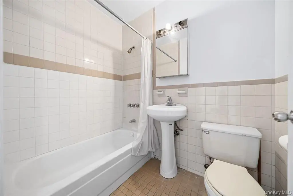 Flushing MLS#1020692 property listing photo 9