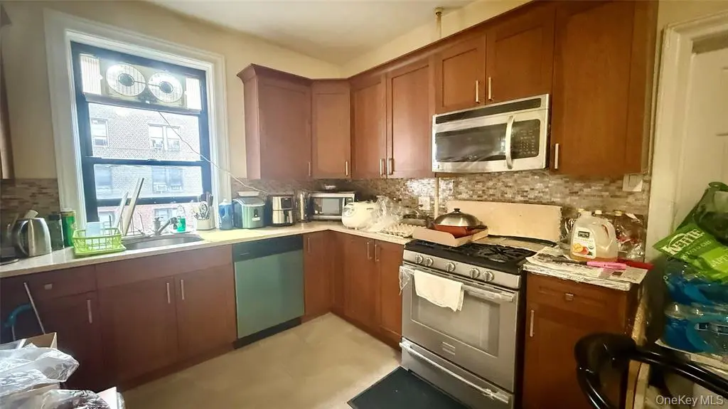 Flushing MLS#985844 property listing photo 8