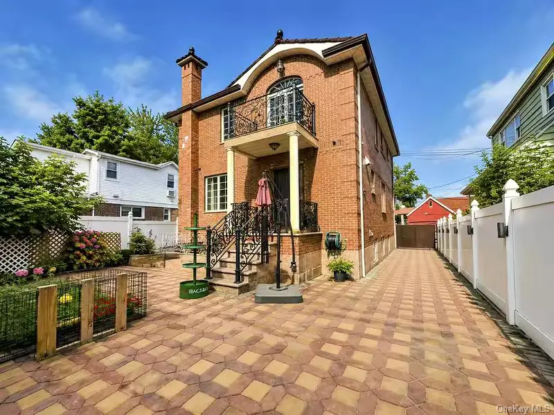 Flushing MLS#1035346 property listing photo 2