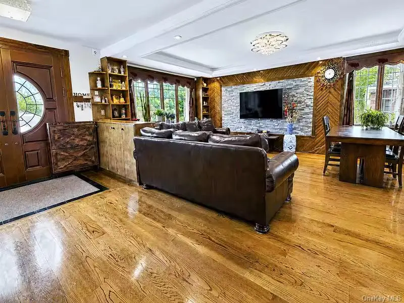 Flushing MLS#1035346 property listing photo 4