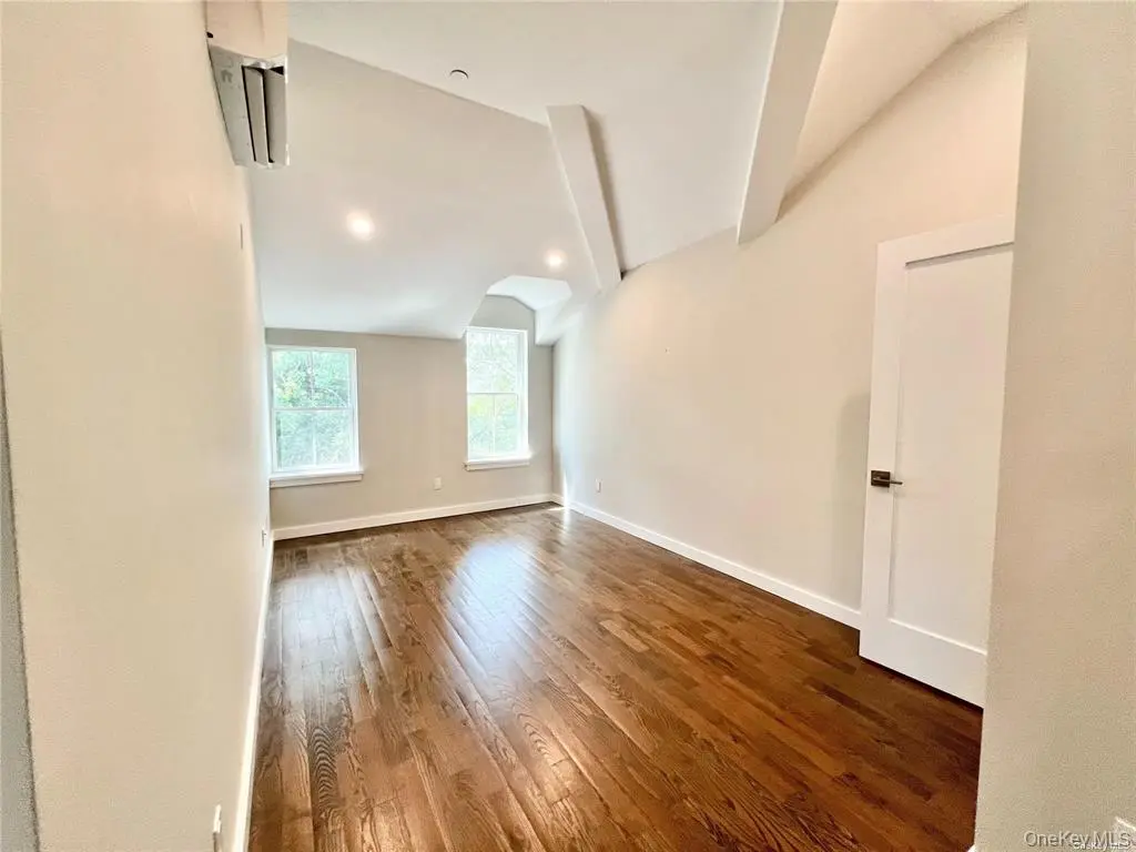 Flushing MLS#1017308 property listing photo 2