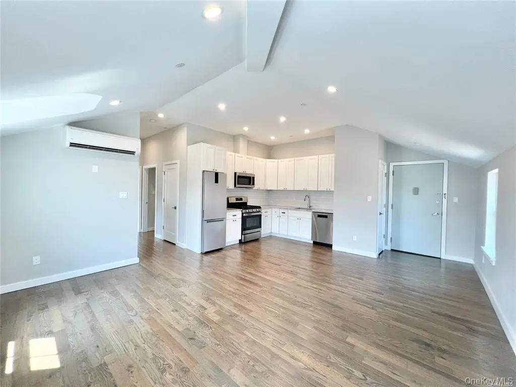 Flushing MLS#1017308 property listing photo 3
