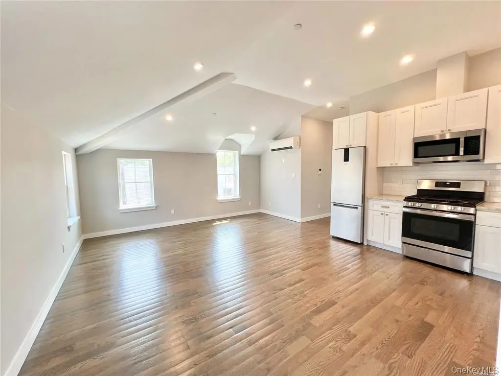 Flushing MLS#1017308 property listing photo 4