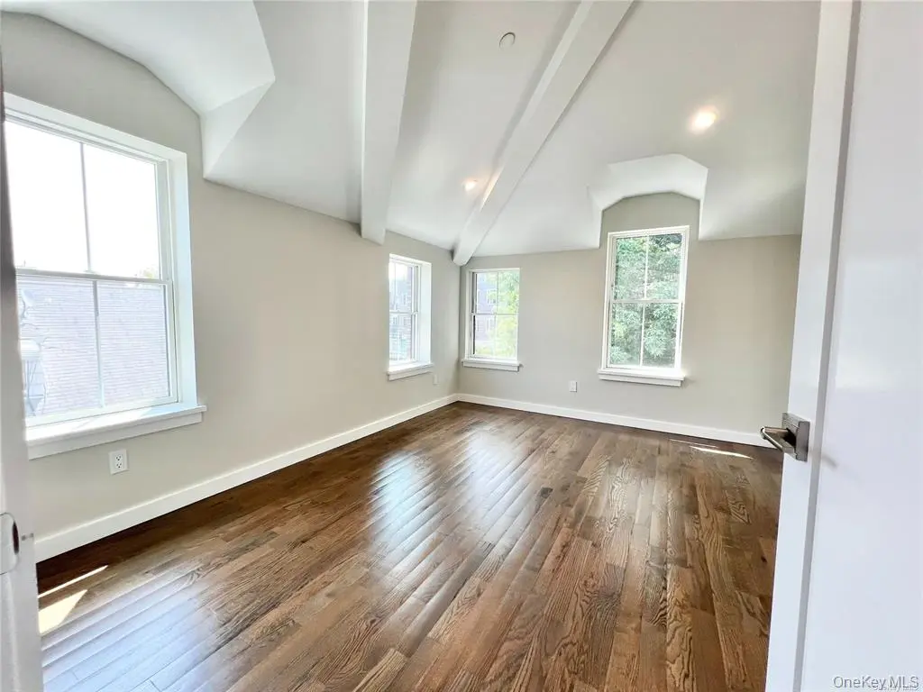 Flushing MLS#1017297 property listing photo 5