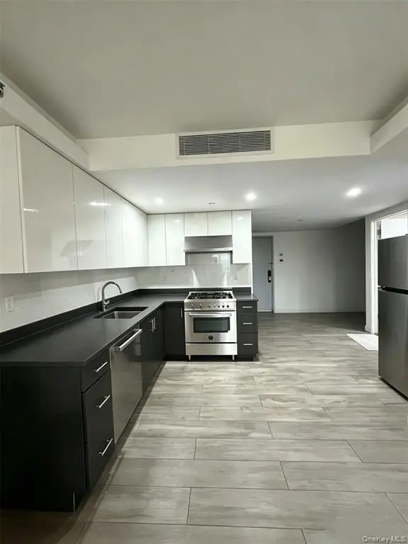 Fresh Meadows MLS#998879 property listing photo 2