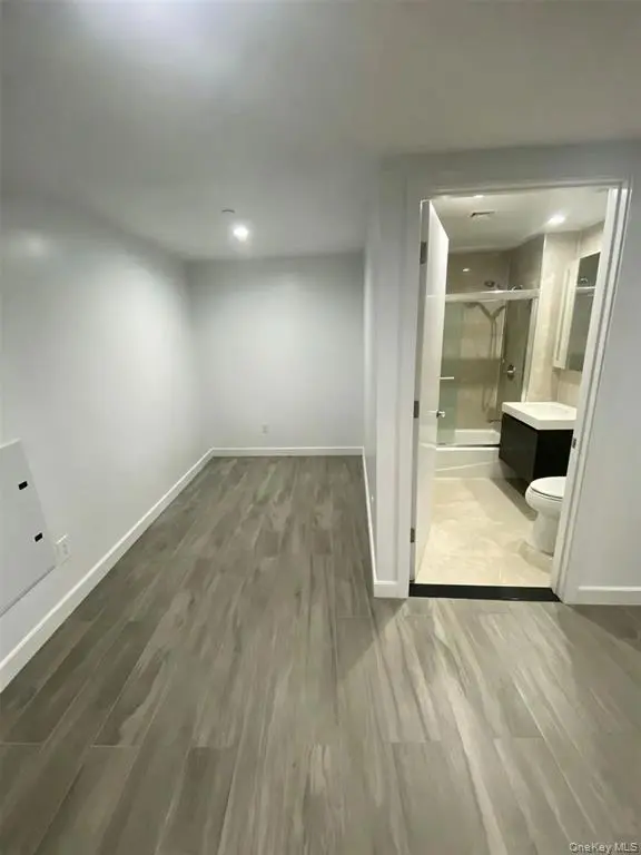 Fresh Meadows MLS#998879 property listing photo 4