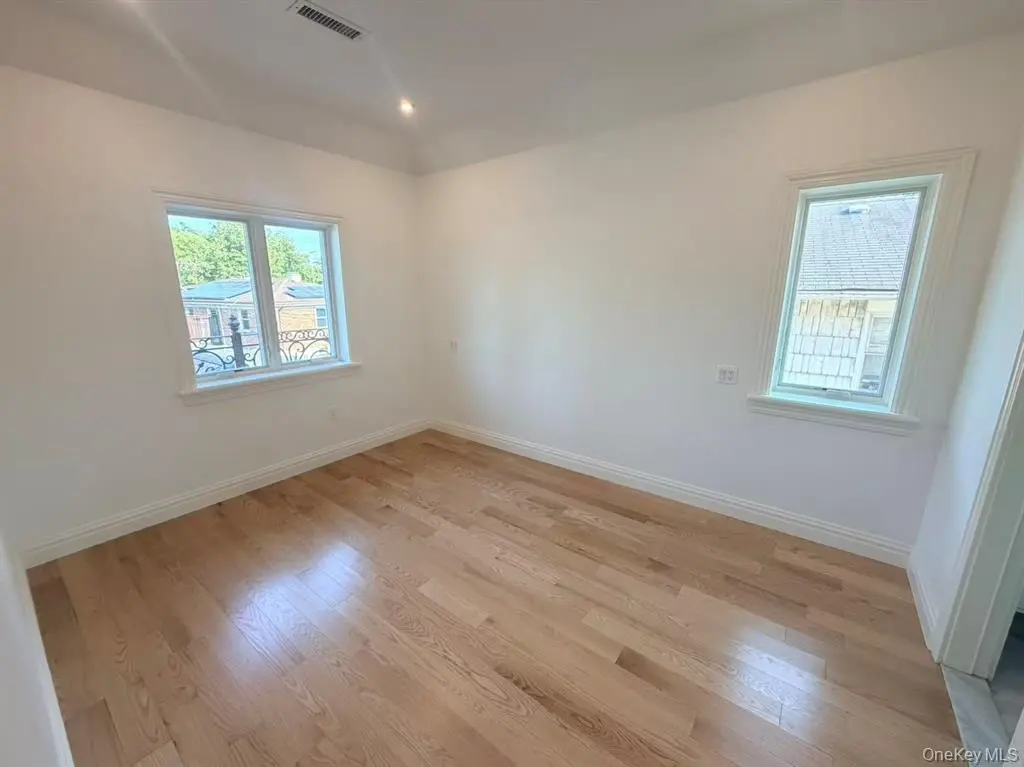 MLS#1041326 Fresh Meadows 房源照片 3 / listing photo 3
