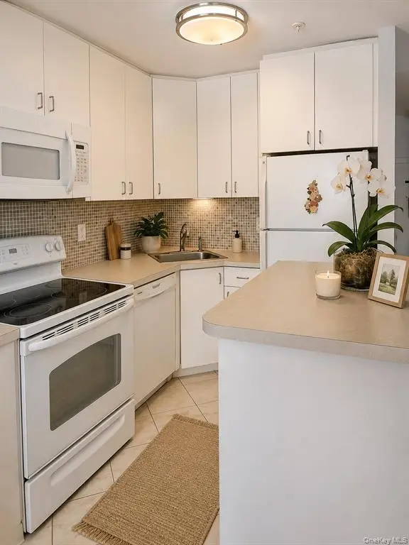 Great Neck MLS#1039200 property listing photo 5
