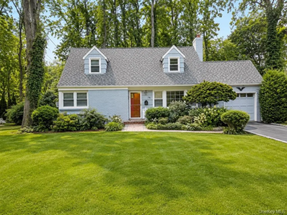 Great Neck MLS#1033536 property listing photo 1