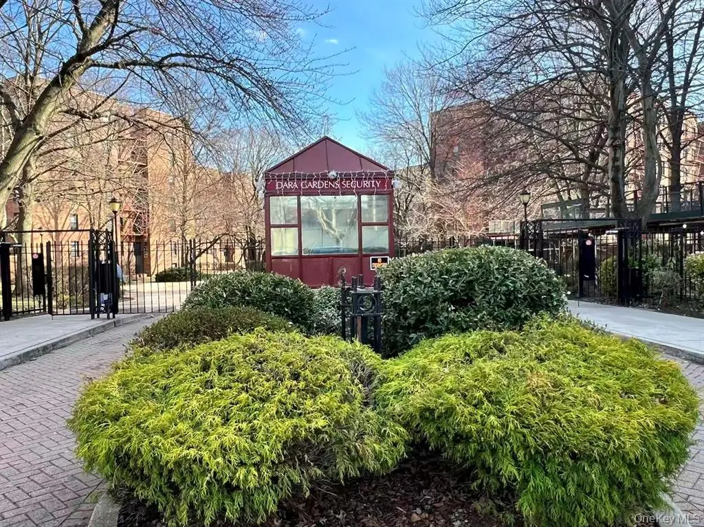 Kew Garden Hills MLS#976065 property listing photo 2