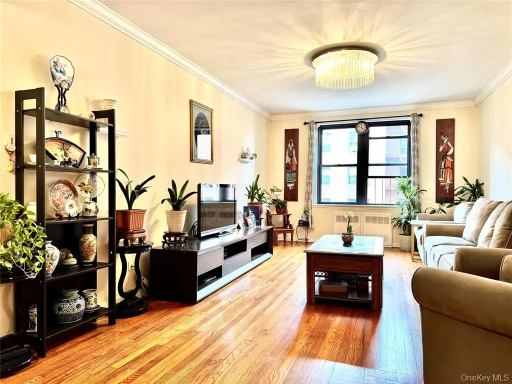 Kew Garden Hills MLS#976065 property listing photo 5