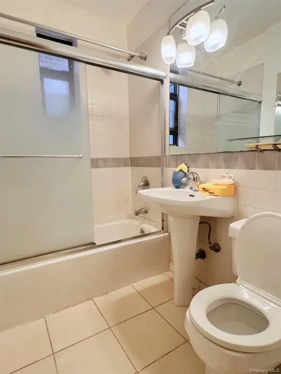 Kew Garden Hills MLS#1030536 property listing photo 4