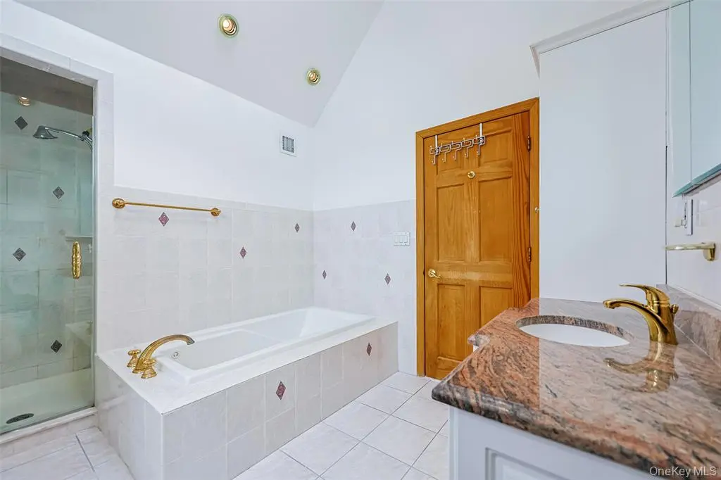 Levittown MLS#1018872 property listing photo 16