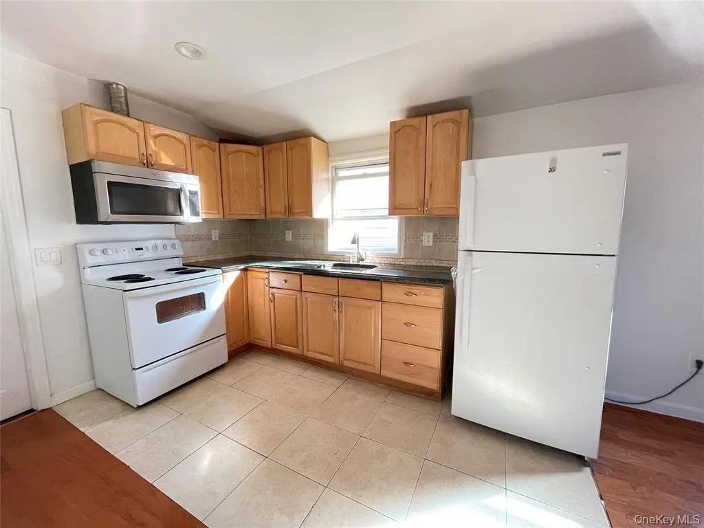 MLS#1024131 Little Neck 房源照片 4 / listing photo 4