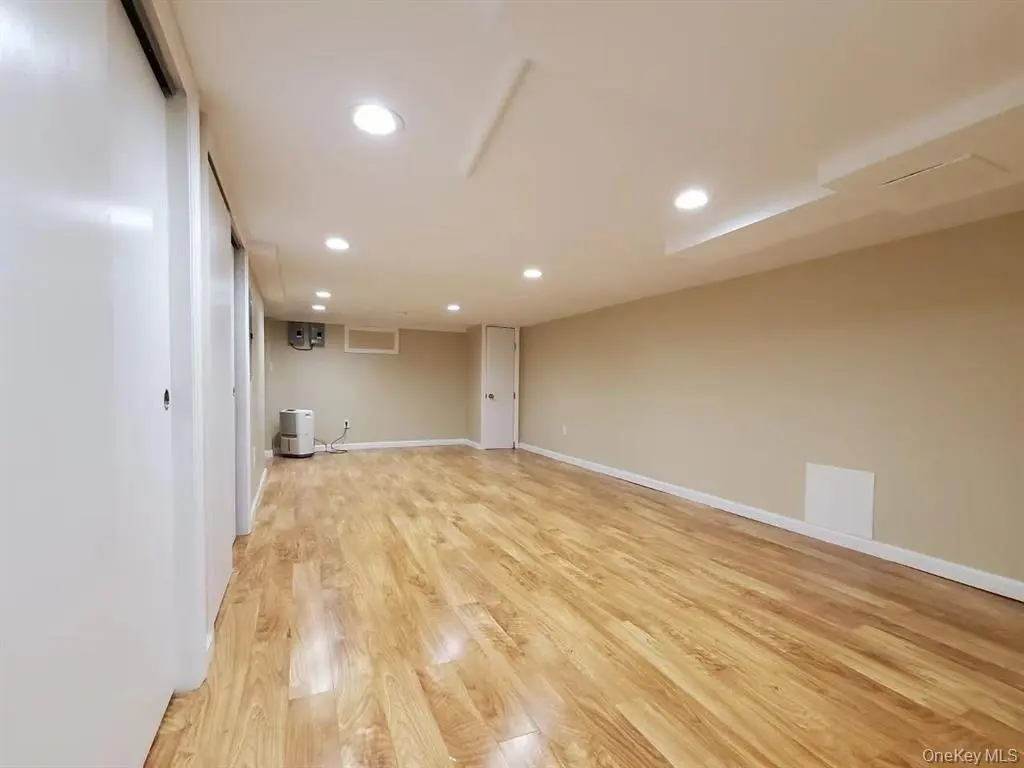 MLS#1024131 Little Neck 房源照片 12 / listing photo 12