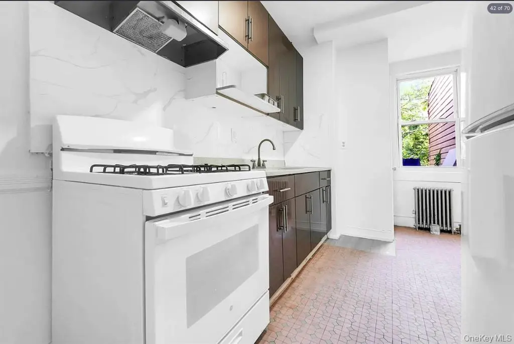 Long Island City MLS#1039231 property listing photo 4