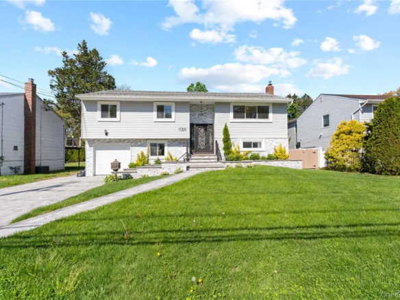 Manhasset Hills MLS#1011857 property listing photo 1
