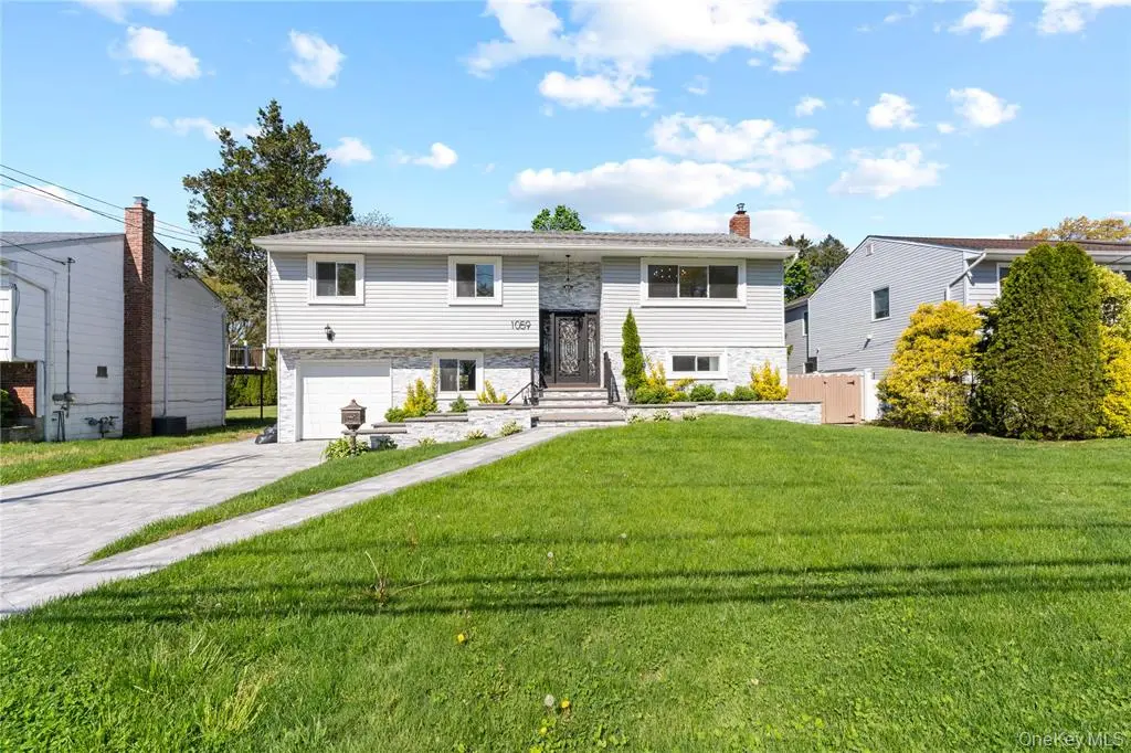 Manhasset Hills MLS#1011857 property listing photo 1