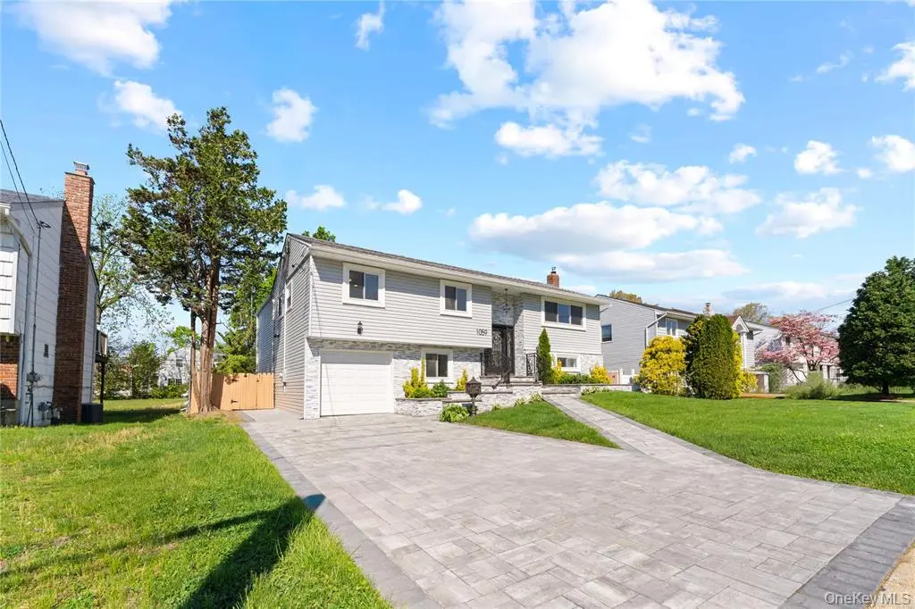 Manhasset Hills MLS#1011857 property listing photo 2