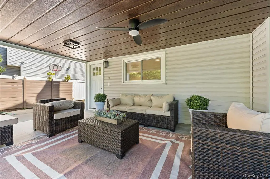 Manhasset Hills MLS#1011857 property listing photo 3