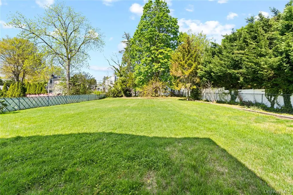 Manhasset Hills MLS#1011857 property listing photo 5