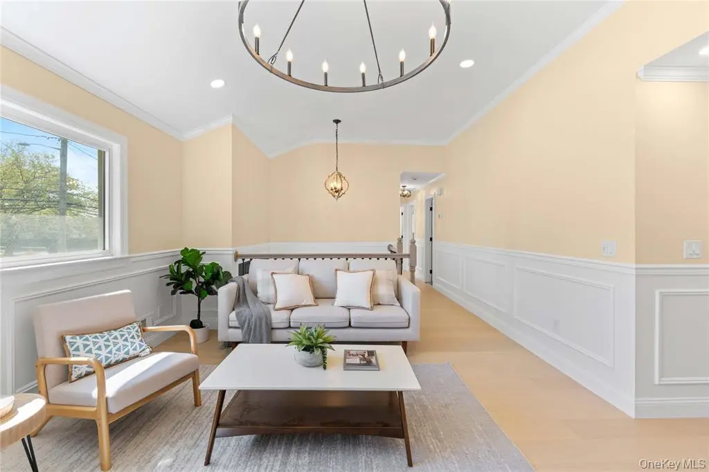 Manhasset Hills MLS#1011857 property listing photo 12