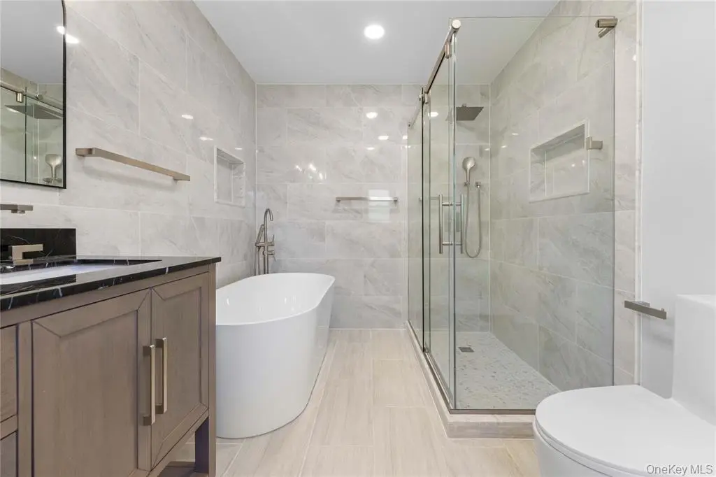 Manhasset Hills MLS#1011857 property listing photo 25