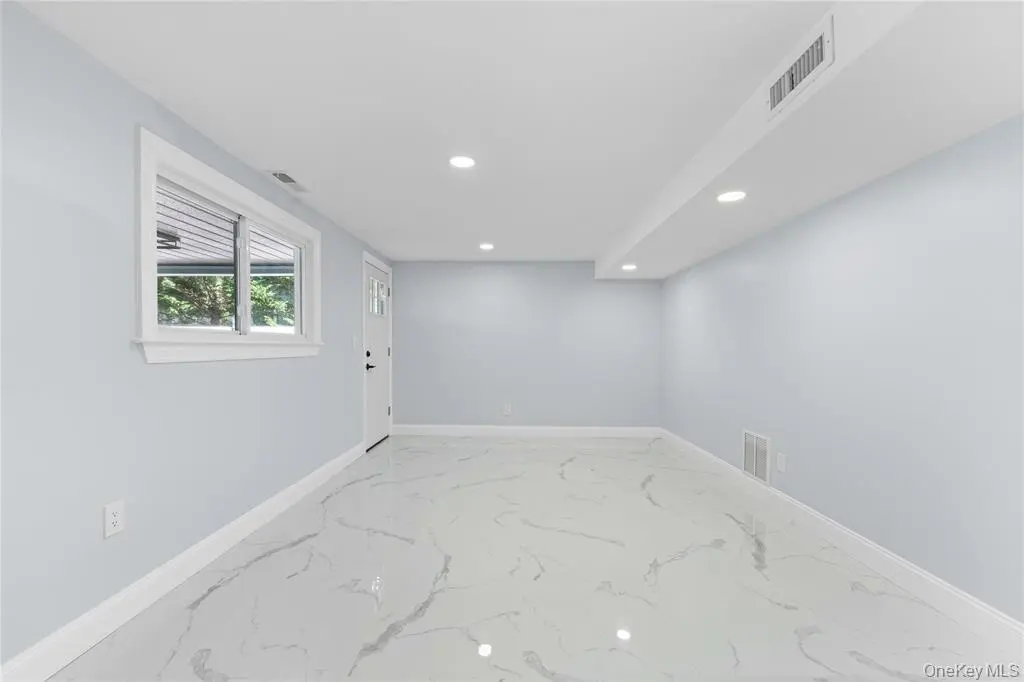 Manhasset Hills MLS#1011857 property listing photo 39