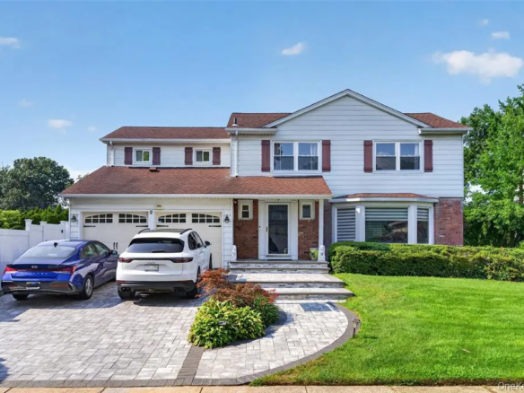 Manhasset Hills MLS#1038820 property listing photo 1