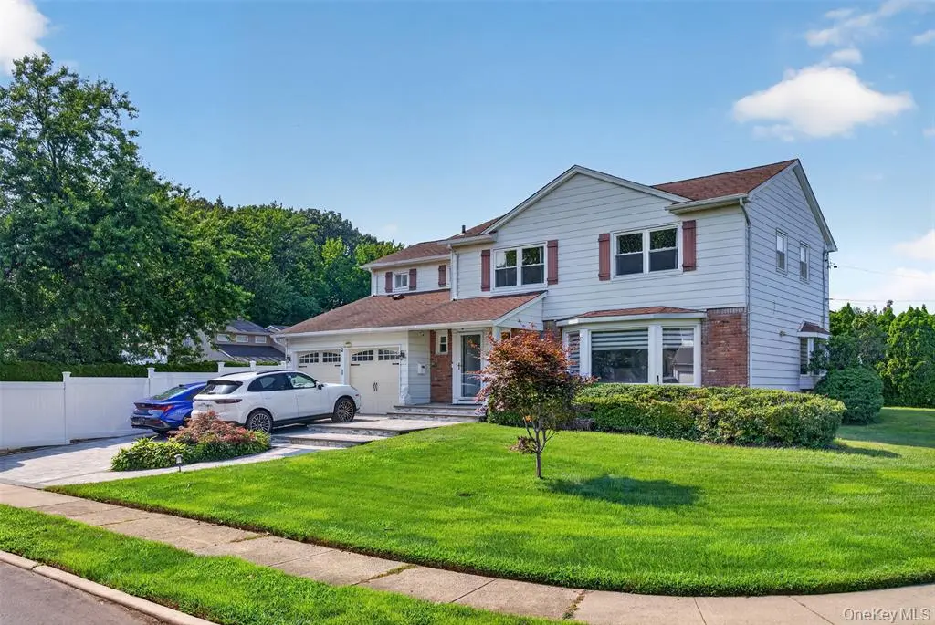 Manhasset Hills MLS#1038820 property listing photo 2