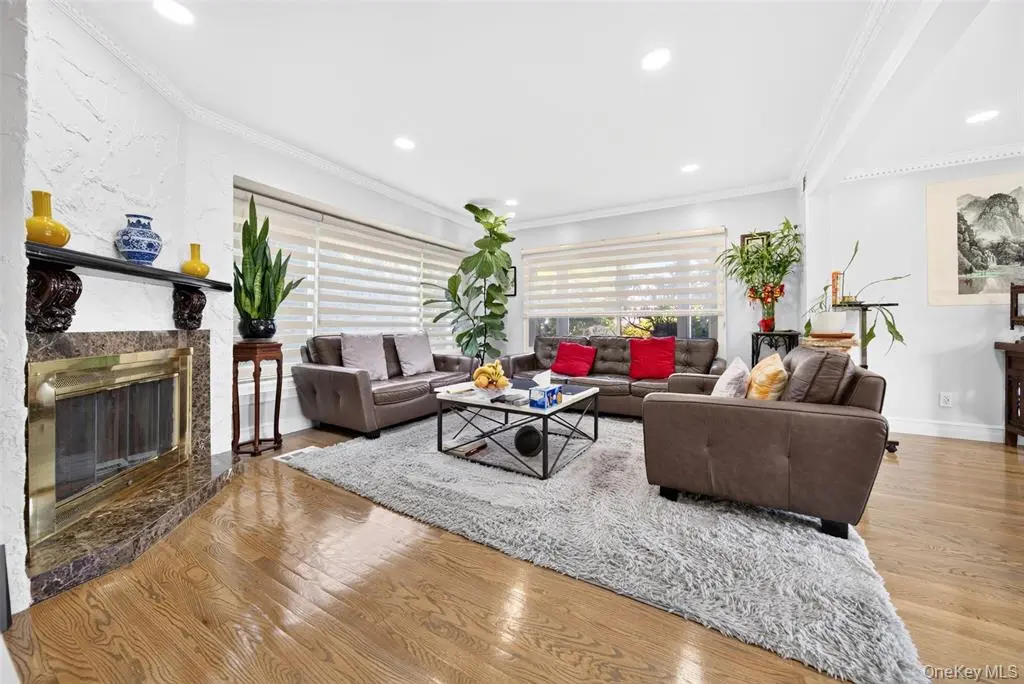 Manhasset Hills MLS#1038820 property listing photo 3