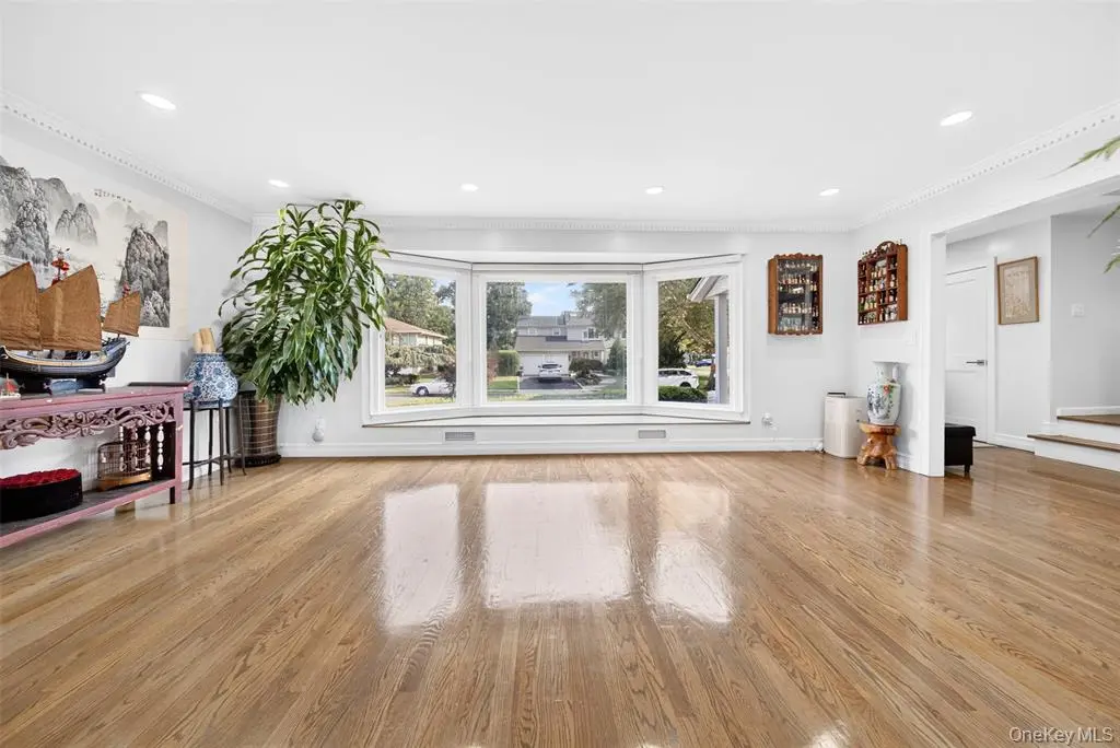 Manhasset Hills MLS#1038820 property listing photo 6