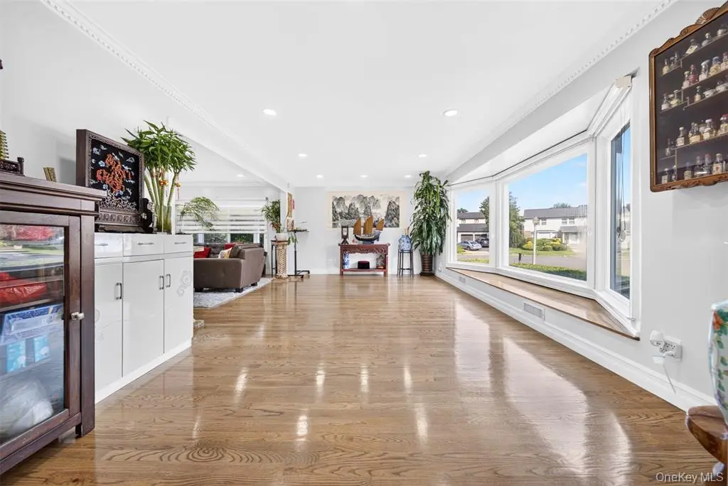 Manhasset Hills MLS#1038820 property listing photo 7