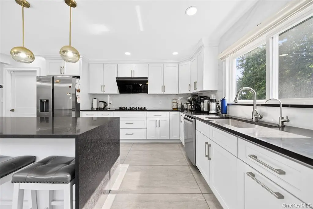 Manhasset Hills MLS#1038820 property listing photo 14