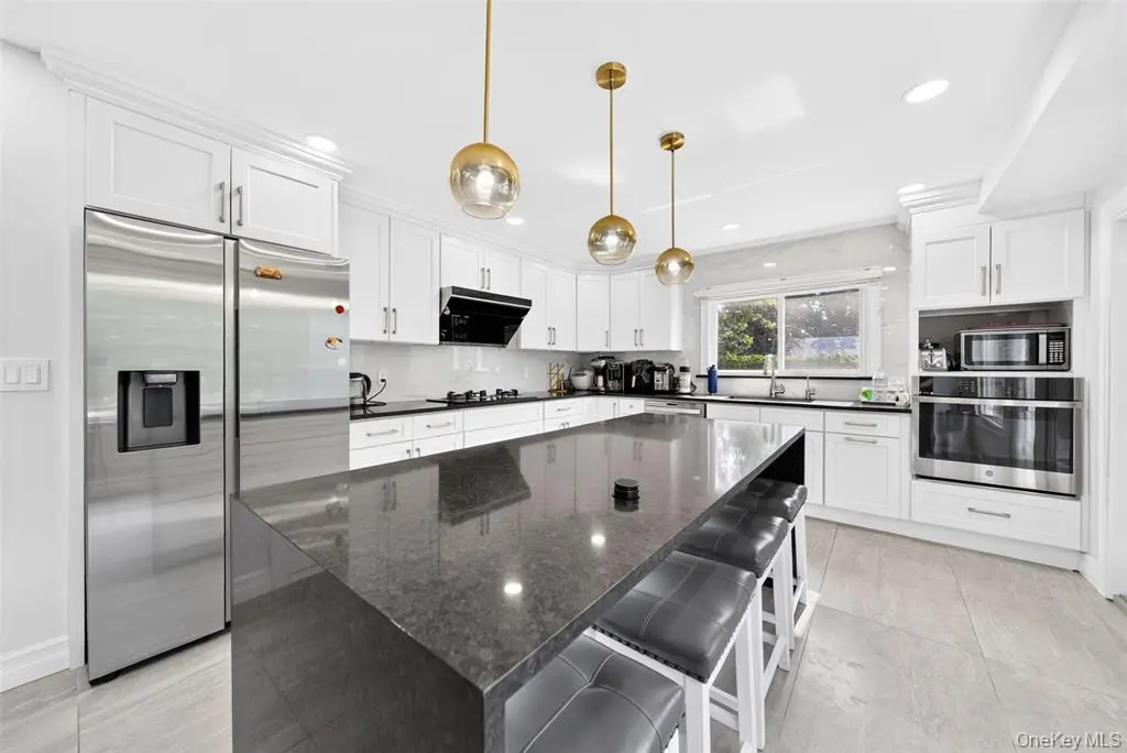 Manhasset Hills MLS#1038820 property listing photo 16