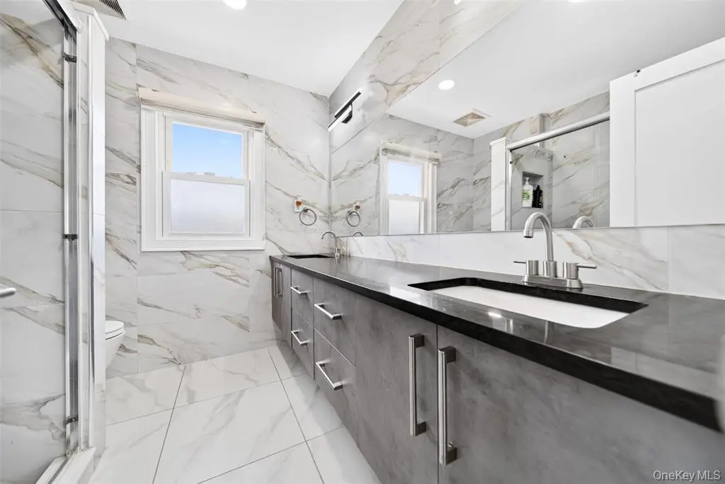 Manhasset Hills MLS#1038820 property listing photo 24