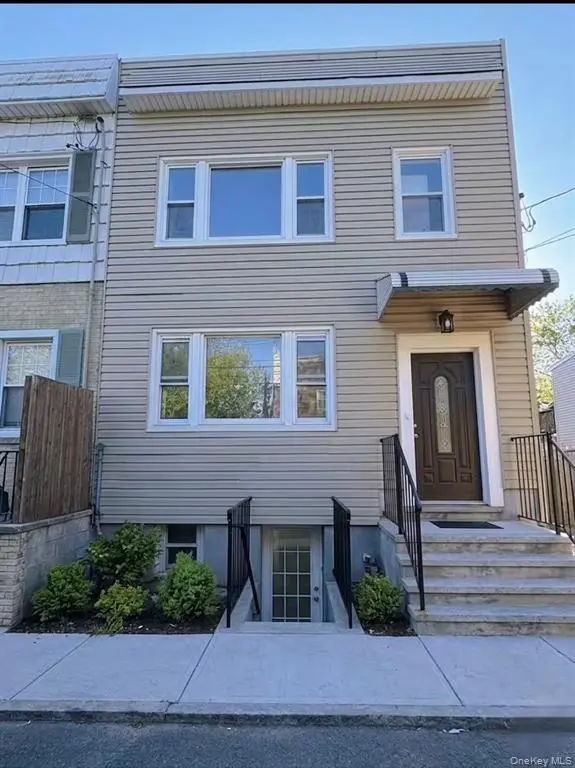MLS#1009822 Middle Village 房源照片 1 / listing photo 1