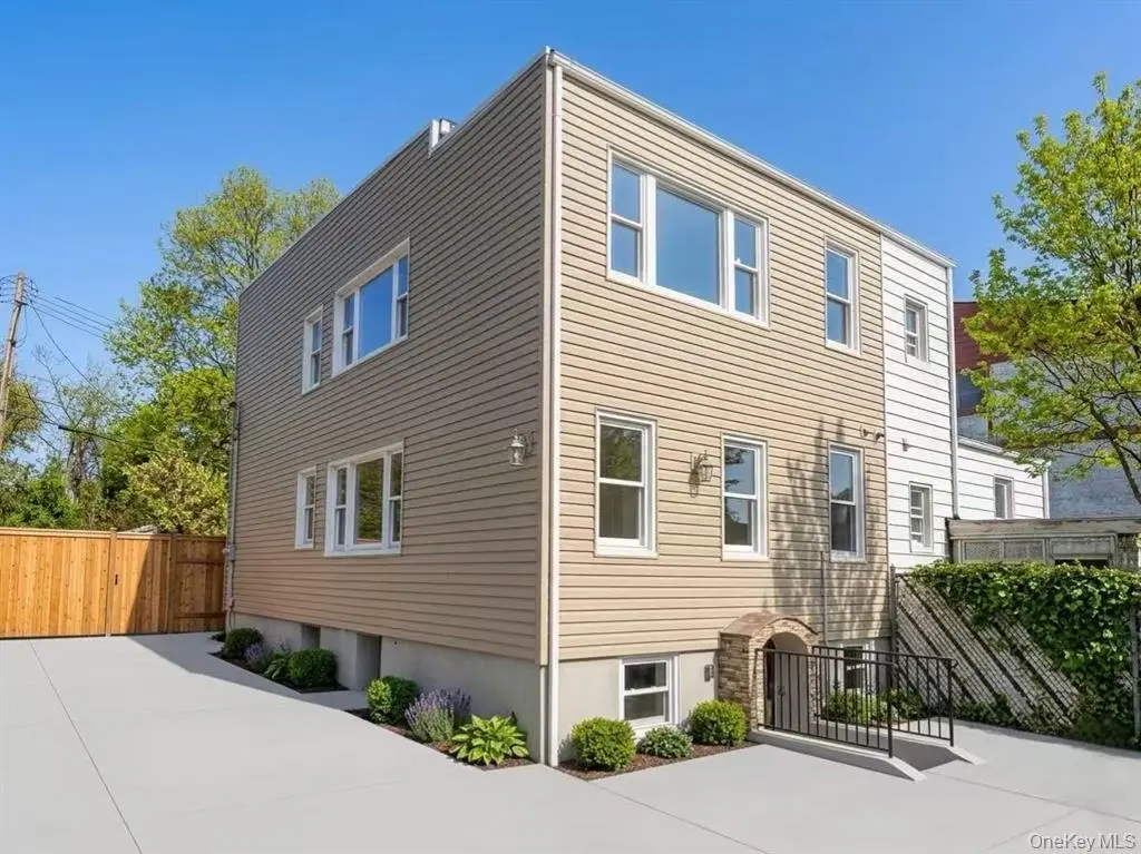 MLS#1009822 Middle Village 房源照片 2 / listing photo 2