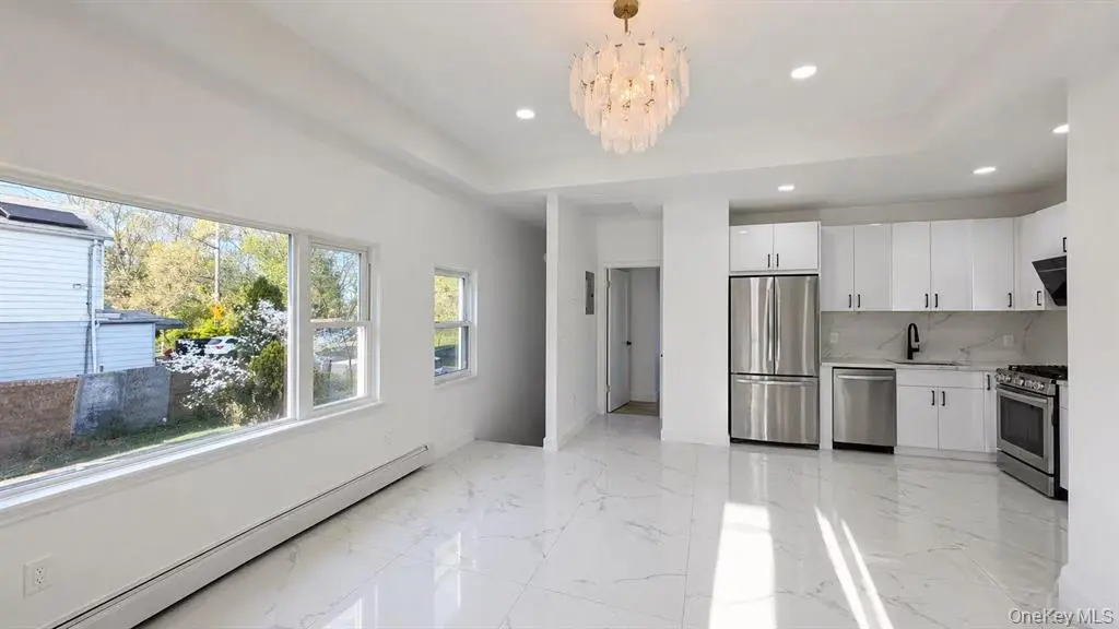 MLS#1009822 Middle Village 房源照片 3 / listing photo 3