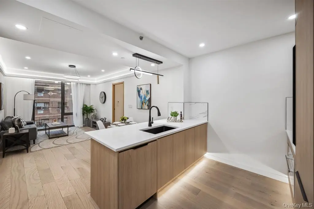 New York (Manhattan) MLS#1020984 property listing photo 3