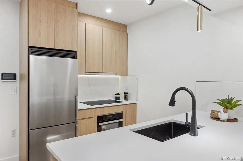 New York (Manhattan) MLS#1020984 property listing photo 11