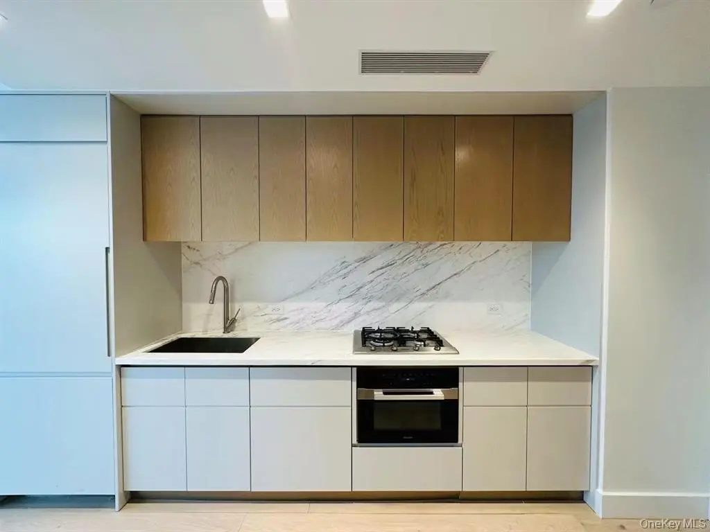 New York (Manhattan) MLS#1027141 property listing photo 2