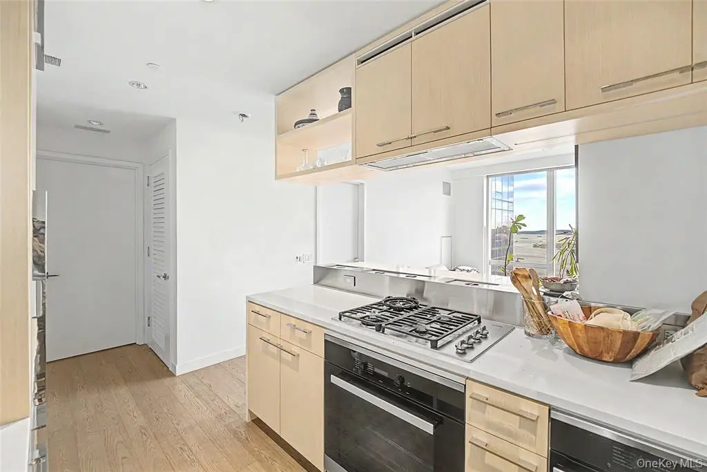 New York (Manhattan) MLS#1015739 property listing photo 5