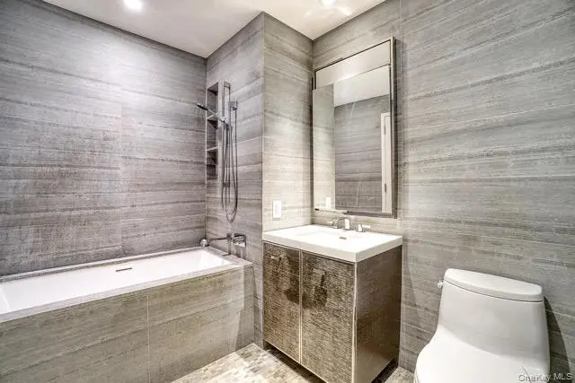 New York (Manhattan) MLS#1026020 property listing photo 3