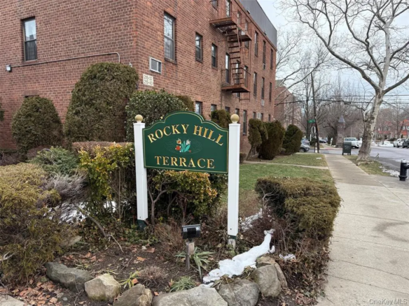 Oakland Gardens MLS#966595 property listing photo 1