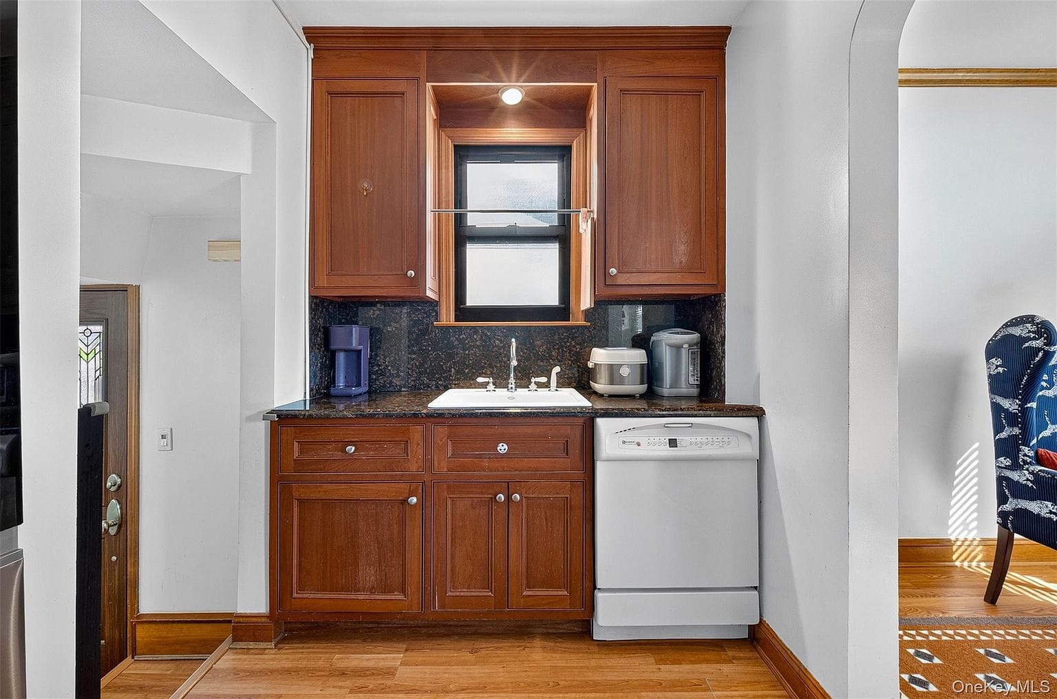170-19 Pidgeon Meadow Rd|厨房角度二 170-19 Pidgeon Meadow Rd厨房操作台和橱柜。