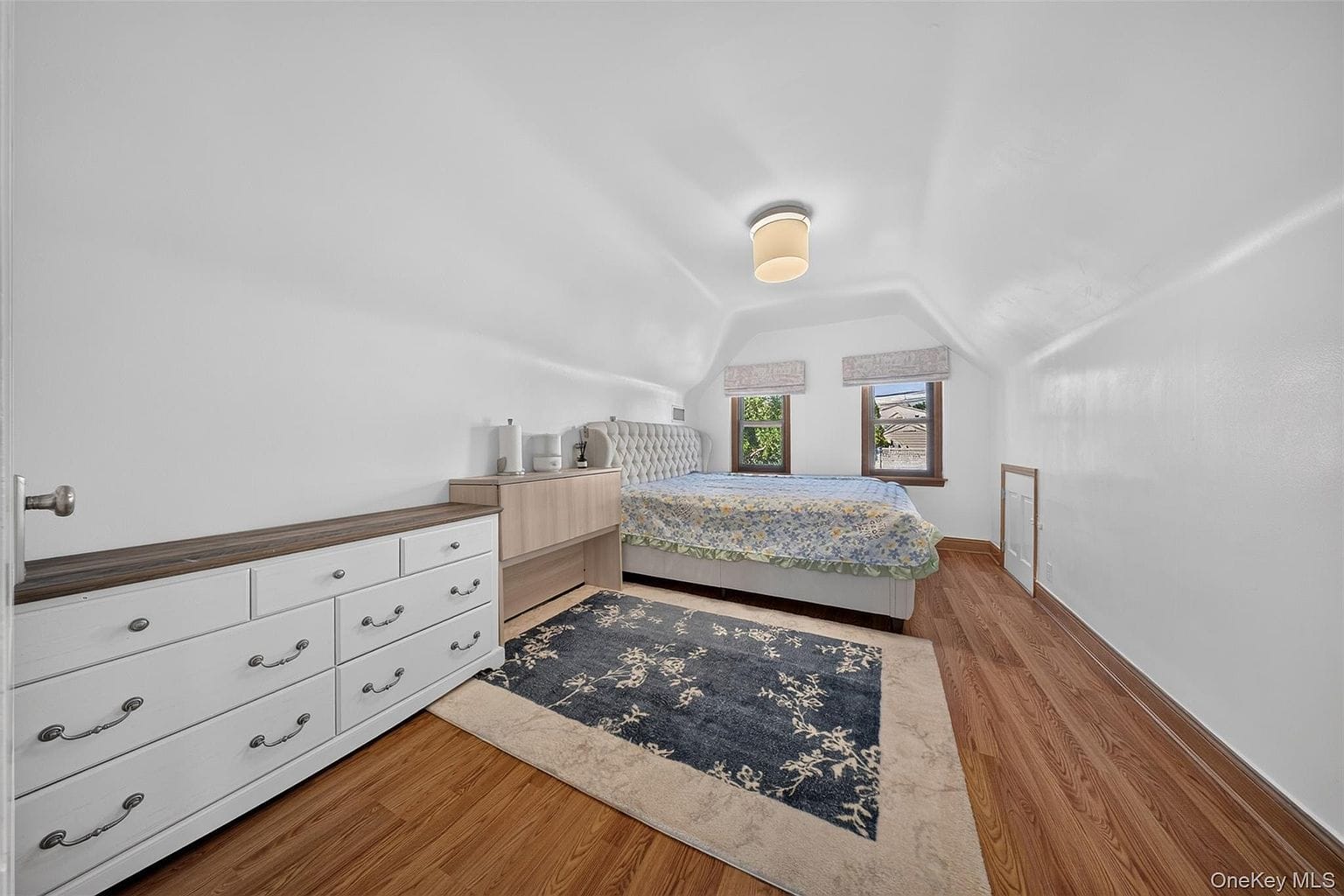 170-19 Pidgeon Meadow Rd|卧室三 170-19 Pidgeon Meadow Rd楼上卧室和木地板。