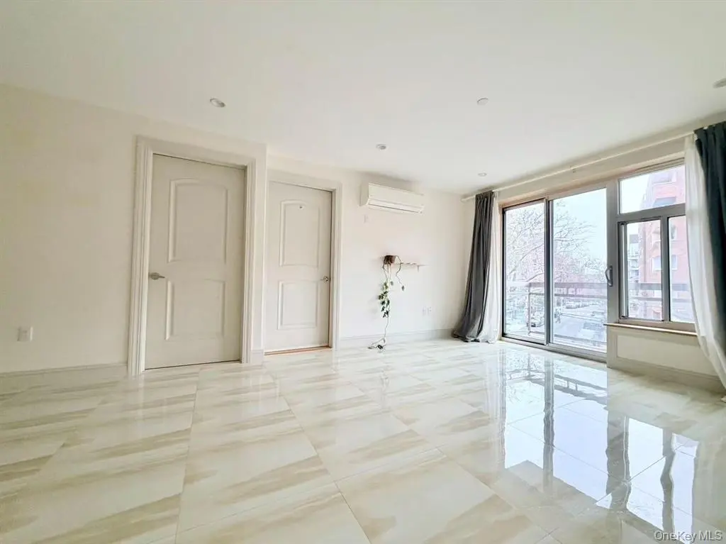 Rego Park MLS#980168 property listing photo 4