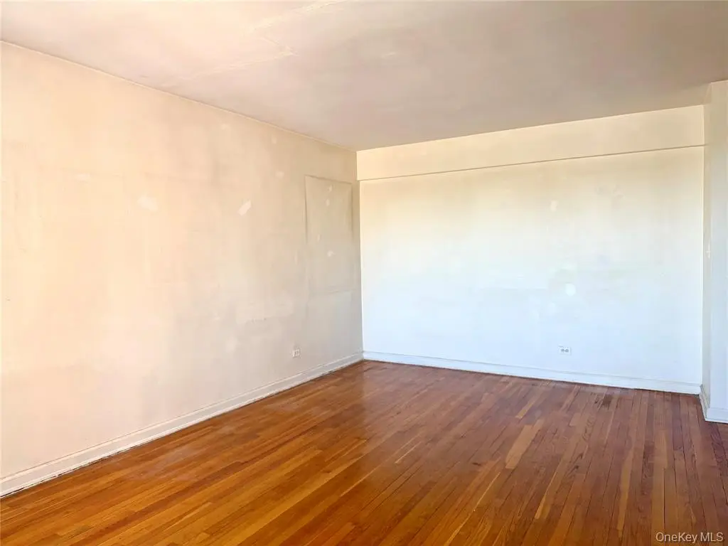 Rego Park MLS#995520 property listing photo 4